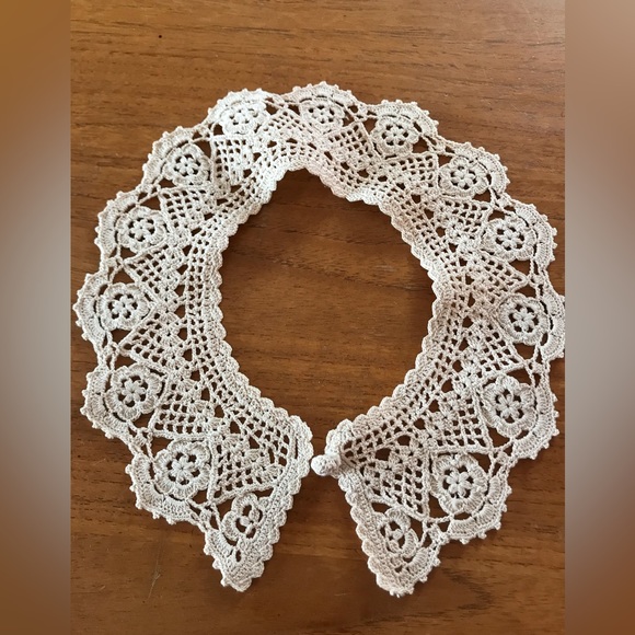Two Vintage Hand Crochet Cotton Victorian Collars - Picture 3 of 10